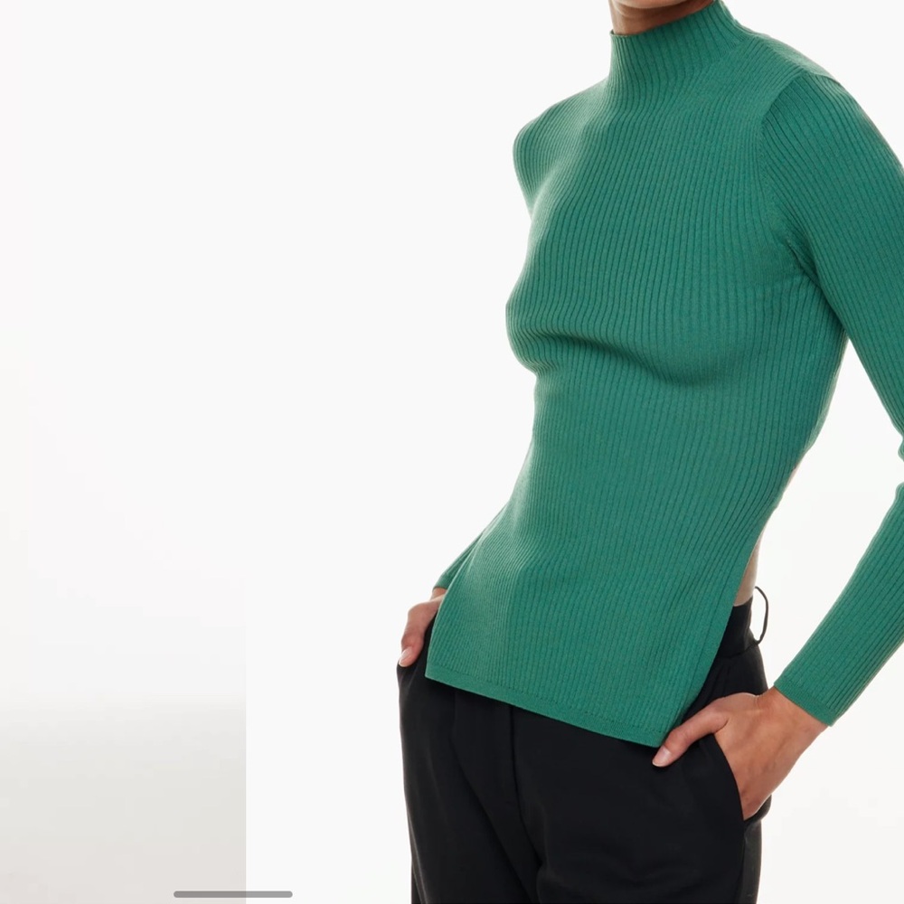 Aritzia Babaton sculpt knit tie back top